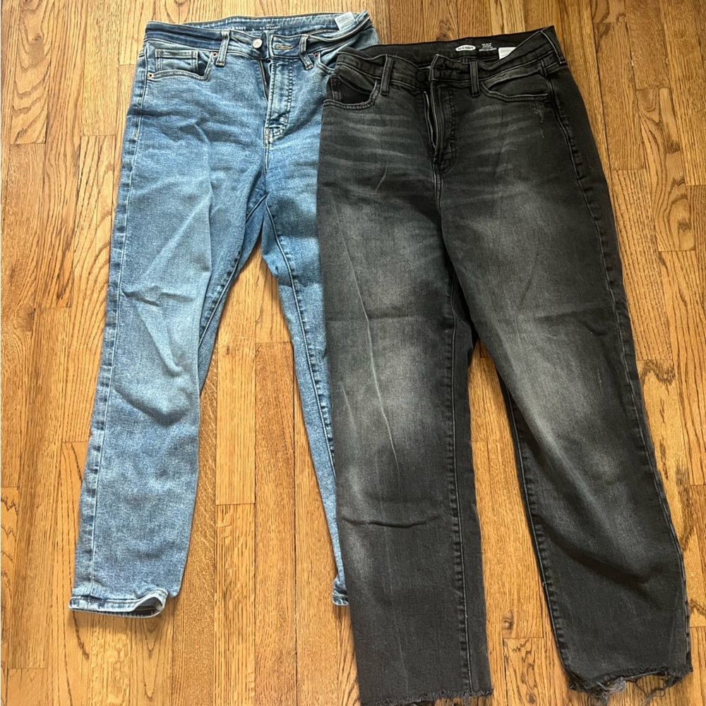 Old Navy Women’s Black and Blue Straight Leg / Ankle Cropped Jeans